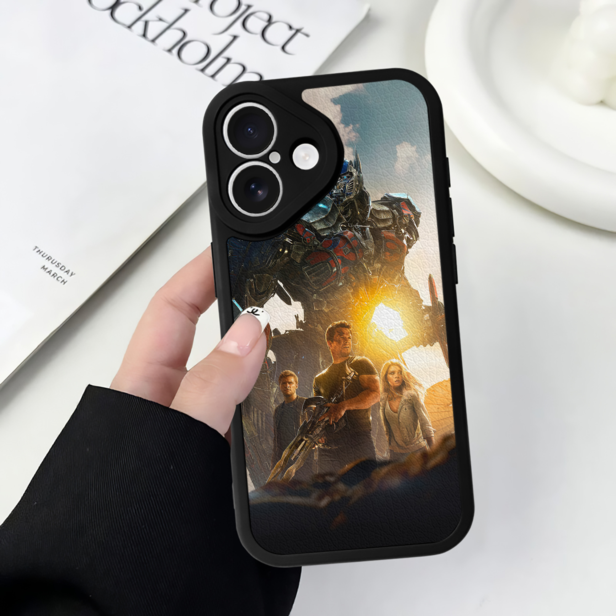（画像用） Transformers トランスフォーマー 【iPhone 16シリーズ対応】シリコンスマホケース（レザー調） 材質：シリコン